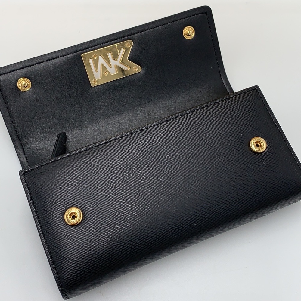 Brand New with Tag
Michael Kors Large Mimi Bifold Wallet
Color: Black - Picture 4 of 16
